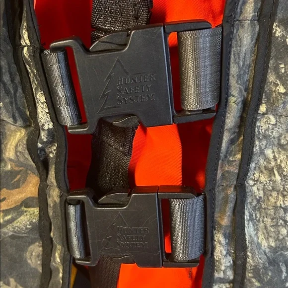 Hunter Safety System tree stand harness - Picture 4 of 11